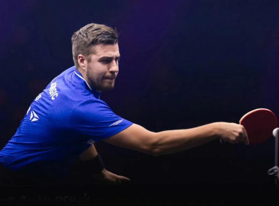 他向世人宣 他向世人宣